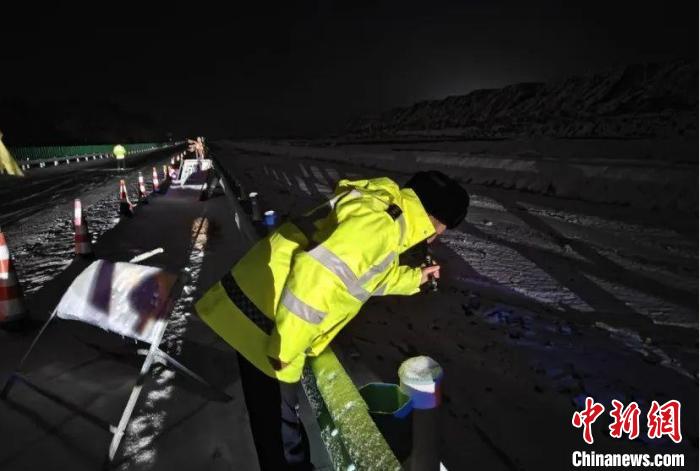 新疆公安機關迅速啟動地震救援排險工作