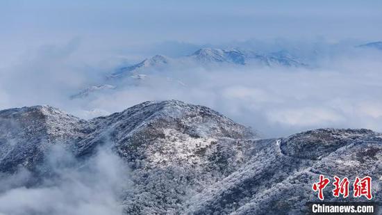 图为航拍贵州雷公山雪景。吴大平 摄