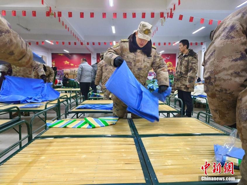 新疆军区官兵驰援救灾一线