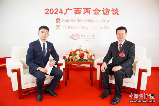 图为胡帆接受访谈现场。陈冠言 摄