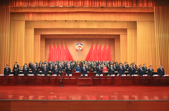 中国人民政治协商会议第十三届广西壮族自治区委员会第二次会议圆满完成大会各项议程后，1月25日上午在南宁胜利闭幕。