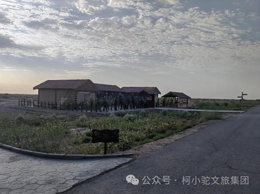 走进柯坪县齐兰古城,可以感受到在苍茫的天穹下, 那遗址的残垣断壁上爬满沧桑的沙尘,蜷缩在大漠戈壁之上。 走进柯坪县齐兰古城,可以感受到在苍茫的天穹下, 那遗址的残垣断壁上爬满沧桑的沙尘,蜷缩在大漠戈壁之上。