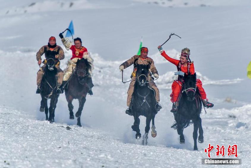 烏魯木齊周邊山區舉辦雪地賽馬挑戰賽