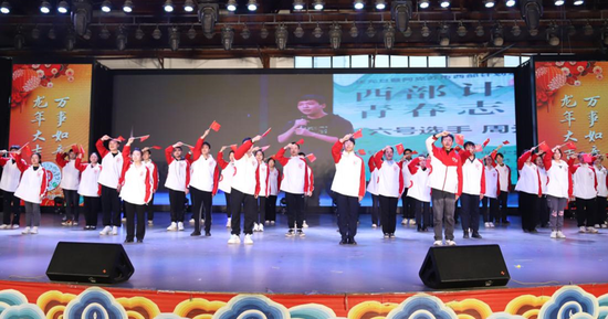 新疆阿克苏市：青少年春节联欢晚会精彩开演