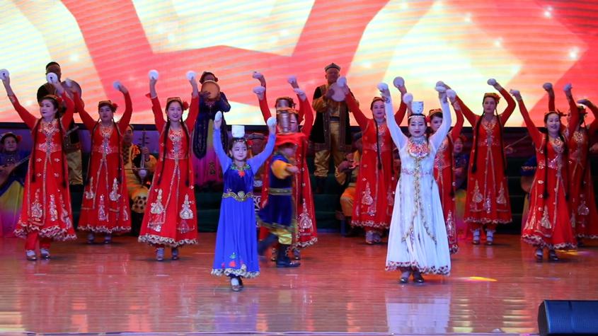 新疆庫車市舉行2024年首屆鄉村舞蹈大賽匯報演出