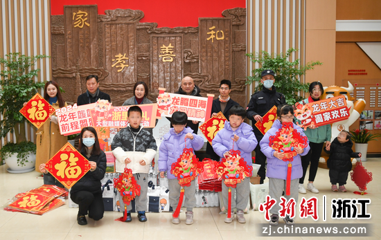 活动走进杭州市儿童福利院。中新社记者 王刚 摄