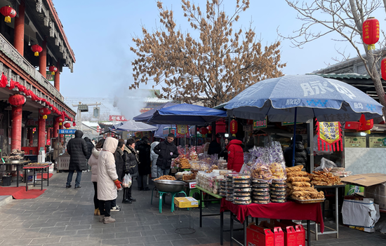 ima2月8日，新疆昌吉小吃街迎来了旅游高峰，日接待游客超过4000人。殷雪娟摄ge
