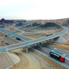 明年新疆將基本實現縣縣通高速