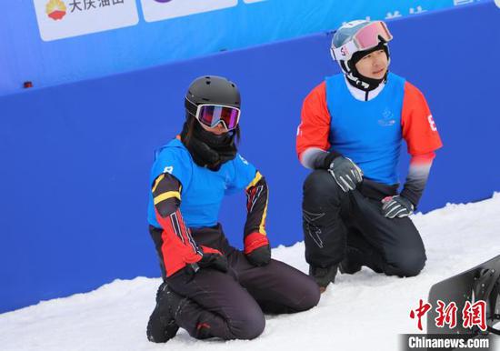 （十四冬）贵州单板滑雪女将郭千一谈失金：有遗憾，但也很满意