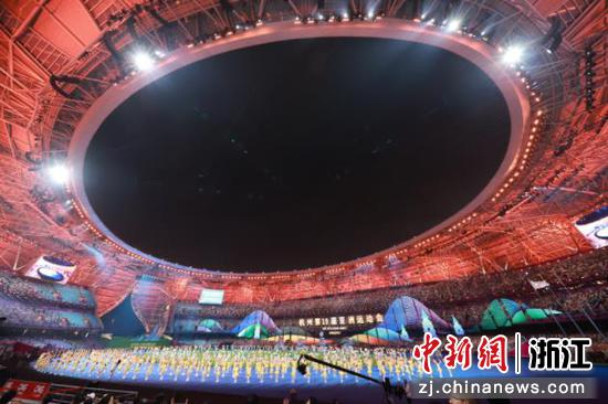 　　10月8日晚，杭州第19届亚运会闭幕式在杭州奥体中心体育场举行。图为闭幕式现场。 中新社记者 贾天勇 摄