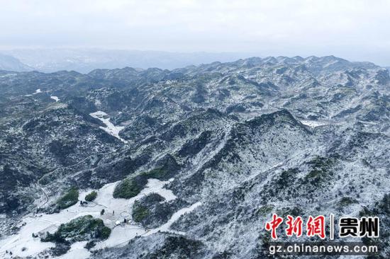 在贵州省道真仡佬族苗族自治县大沙河境内拍摄的雪景。