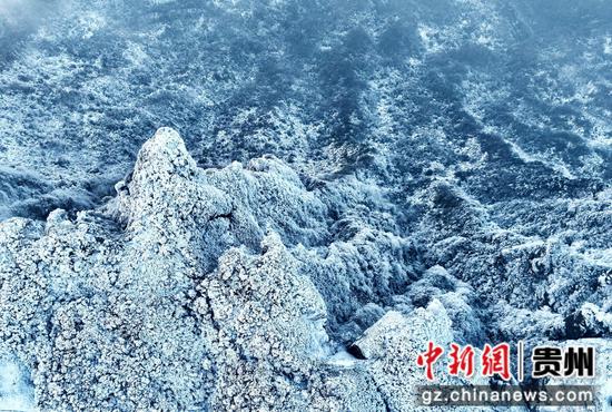 在贵州省道真仡佬族苗族自治县大沙河境内拍摄的雪景。