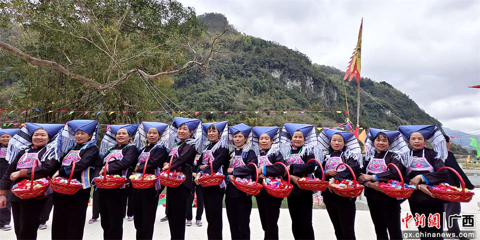廣西東蘭展示“螞拐節”習俗