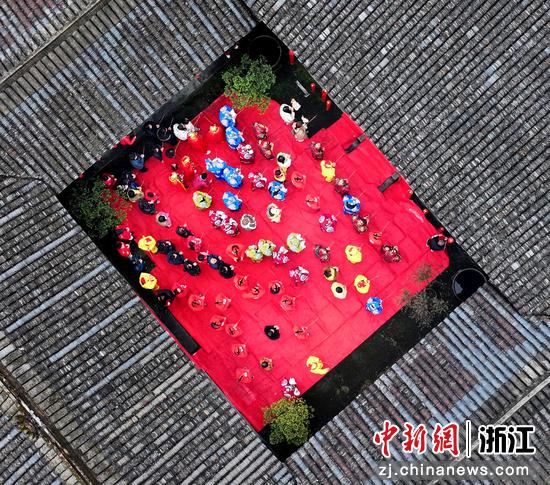 “春祭”在古朴的刘基文化园中举行。（无人机照片）中新社发 刘春景 摄
