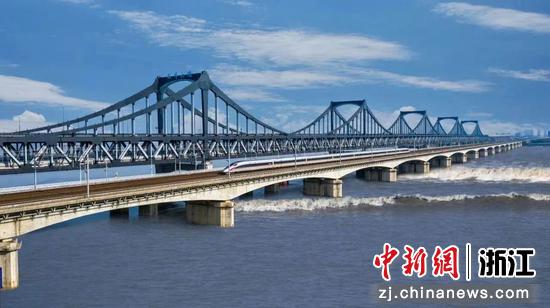 浙江交工承建的彭埠大桥。浙江交工 供图