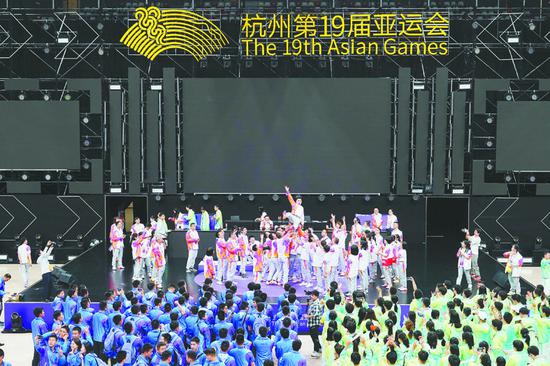 亚运霹雳舞项目所有工作人员及志愿者在结束任务后庆祝。本版图片均由浙江省街舞运动协会提供