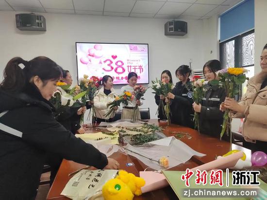 杭州南管理中心开展女神节活动。杭州南管理中心  供图