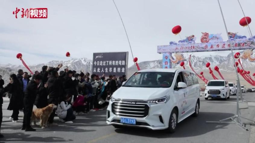 新疆盘龙古道恢复通车 引全国游客穿行帕米尔高原