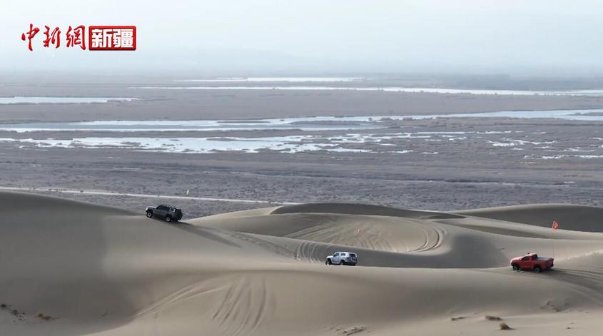 2024年新疆博斯腾湖沙漠汽车越野赛开赛