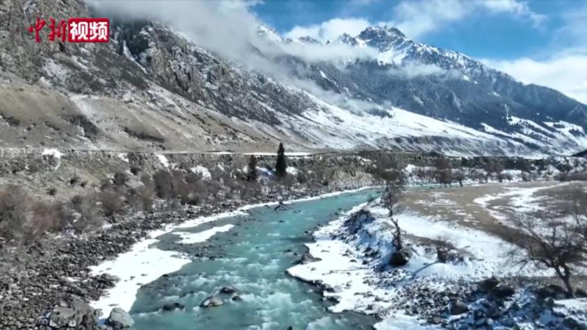 新疆：冰雪消融 雪水滋润阿合牙孜大峡谷