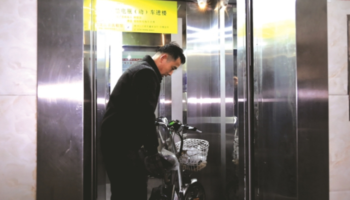 全疆首试点 昌吉市滨湖东岸小区安装电动车禁入电梯系统