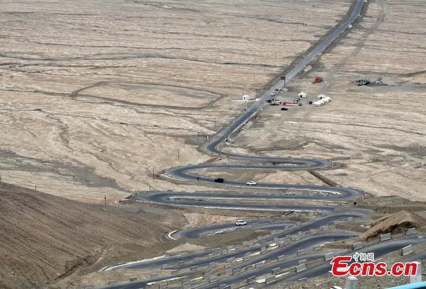 The Panlong road with 600 hairpin bends reopens to the traffic after seasonal hibernation in Taxkorgan Tajik Autonomous County, northwest China's Xinjiang Uyghur Autonomous Region, March 21, 2024. (Photo: China News Service/Sun Tingwen)