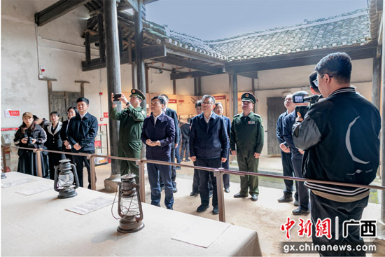 福建三明市、龙岩市代表团到桂林兴安祭扫湘江战役先烈