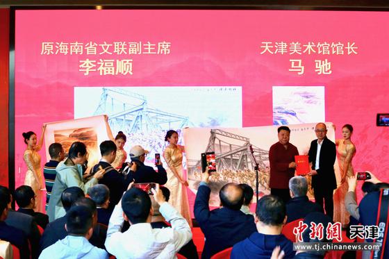 李福顺将新创作的《解放天津》以及《黄河之水天上来》捐赠给天津美术馆收藏。刘俊苍 摄 李福顺将新创作的《解放天津》以及《黄河之水天上来》捐赠给天津美术馆收藏。刘俊苍 摄