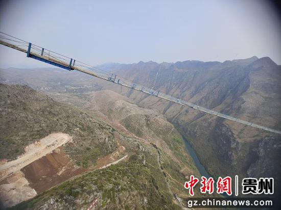 空中看猫道 。 袁堇峰摄