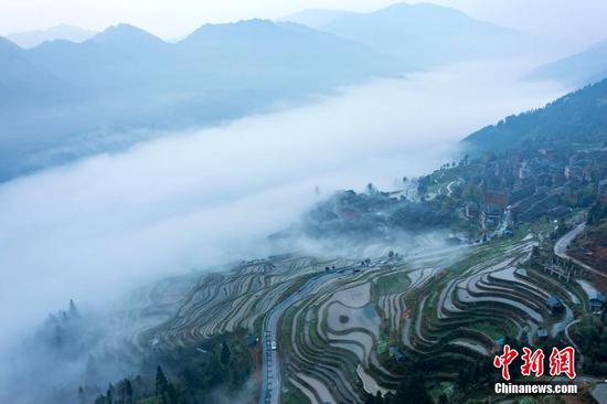 航拍贵州省从江县加榜梯田雾景。