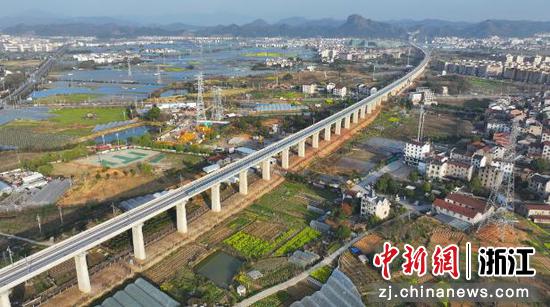 建设中的杭温铁路二期项目。高天峰 供图