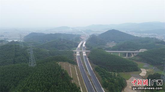 上林至横州高速公路 陈国海摄