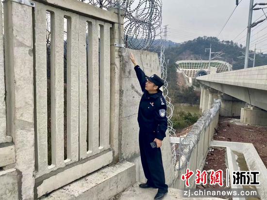 浙江义乌站清明假期发送旅客9.6万人次 铁警助力出行安全