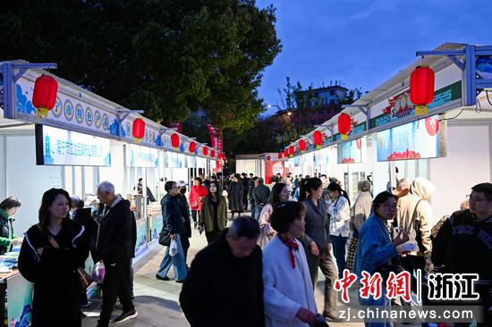 活动现场汇集了浙江省内外百余家消费品牌企业。 主办方 供图