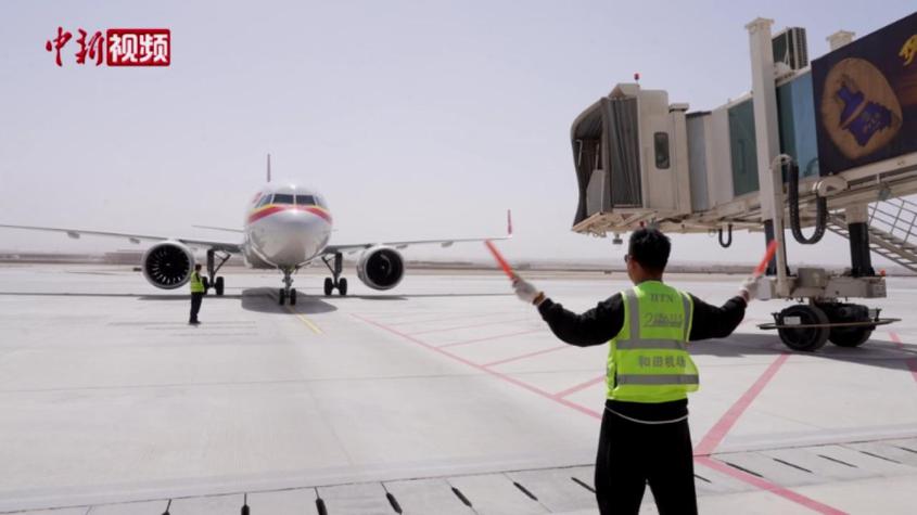 新疆首个双跑道运行机场在和田投运
