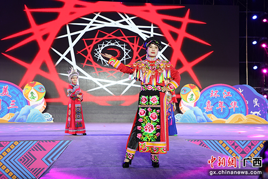 广西环江民俗风情文化表演展现“最炫民族风”
