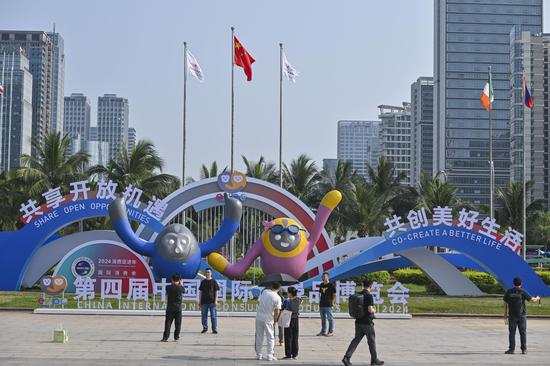 第四届中国国际消费品博览会在海南海口开幕。中新社记者 骆云飞 摄