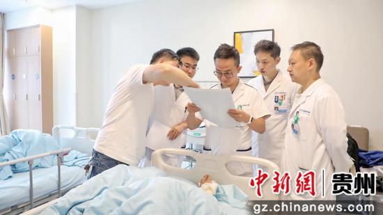 北京专家让贵州“高弓马蹄内翻足”患者“脚踏实地”