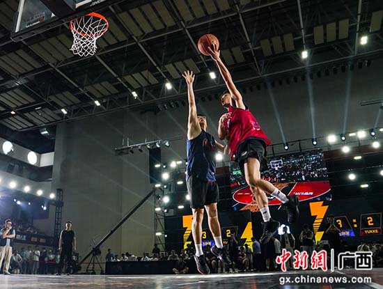 桂林打响“首届大学生（青年）路人王篮球争霸赛”揭幕战
