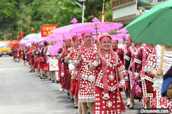 贵州黄平：苗族姑妈回娘家欢度芦笙节
