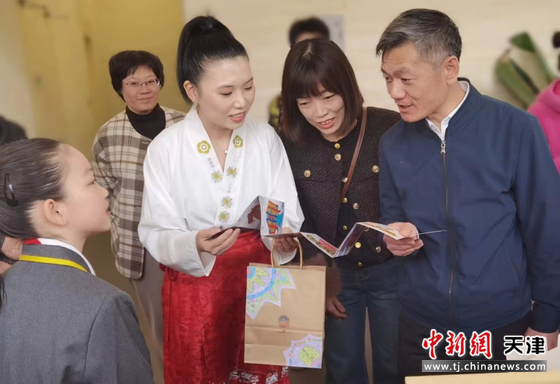 天津市和平区第37届校园美展暨美育浸润行动精品作业成果展活动现场。
