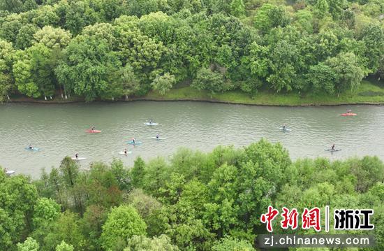 比赛在西溪湿地水道进行。（无人机照片）中新社记者王刚摄