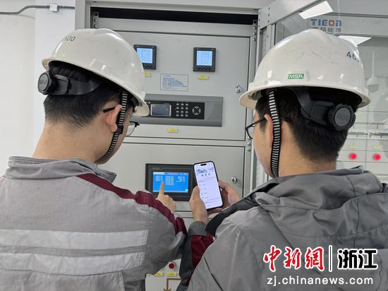 台州畅行轨道工电专业人员使用“畅智云”。李蓉  摄