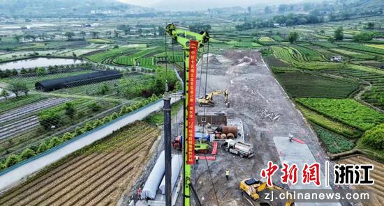 义龙庆高速丽水段项目首桩开钻现场。魏一波 供图