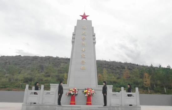 孙龙珍烈士纪念碑（图片来源：胡杨网）