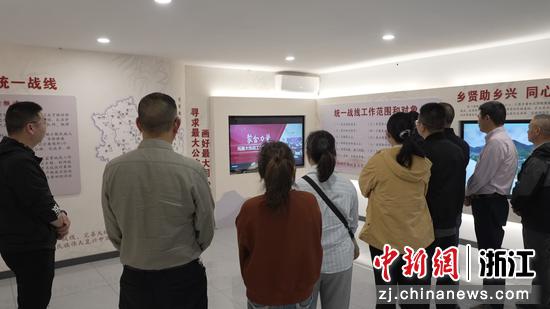 与会人员进行参观学习。 庆元县委统战部 供图