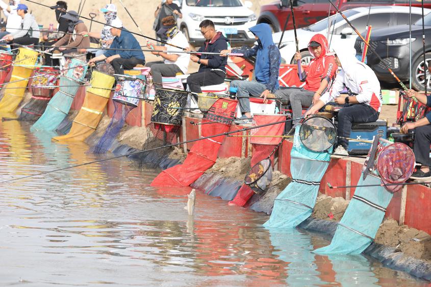 以赛为媒 以鱼会友 十团昌安镇举办首场标鱼赛