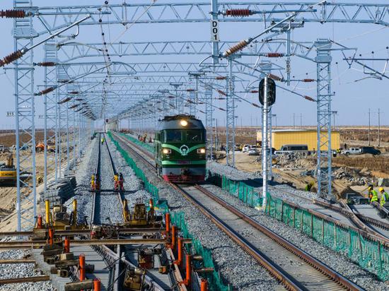 4月23日19时许，格库铁路墩吕克站和若羌北站两个新增会让站投入使用，标志着格库铁路扩能改造项目2024年第一批开站计划顺利完成。