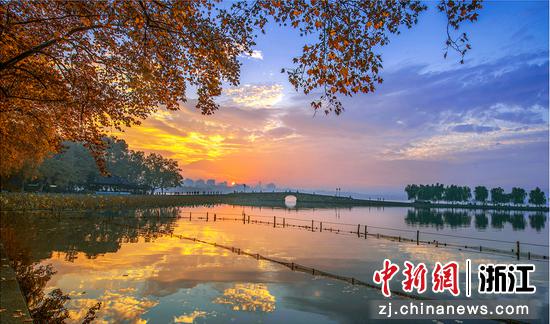 杭州西湖风光。马立群摄