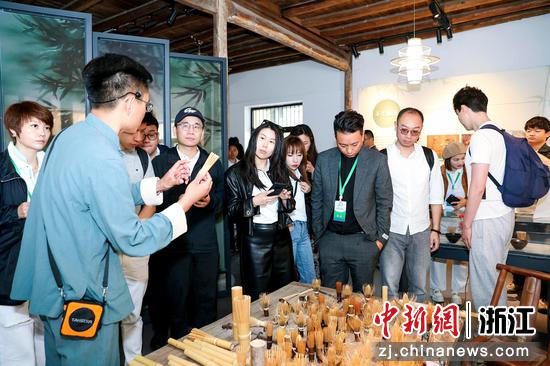 侨界青年在浙江杭州感受创新创业活力